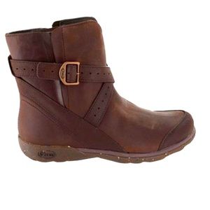 Women’s Boots- Chaco Skye